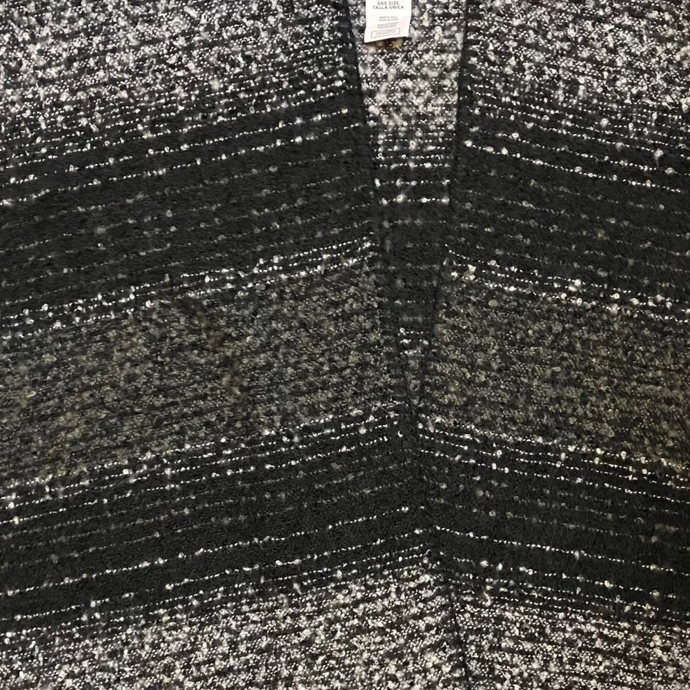 WOOLRICH Super Soft Grey/ Black/ White Gradient Serape Wrap Cape Poncho Pashmina